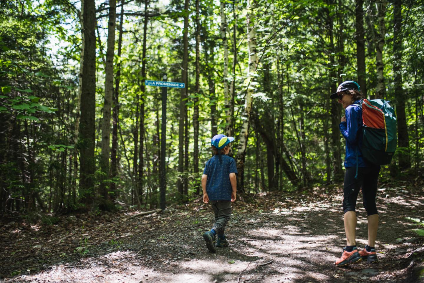 two people on LA PROMENADE trail