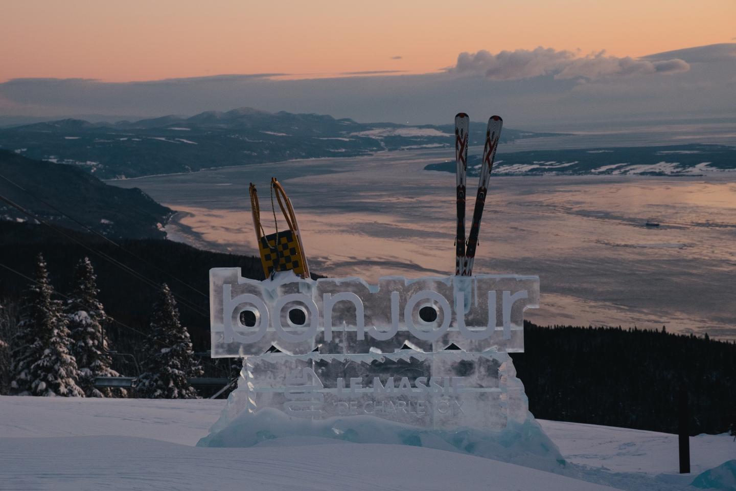 Bonjour Québec sculpture glace