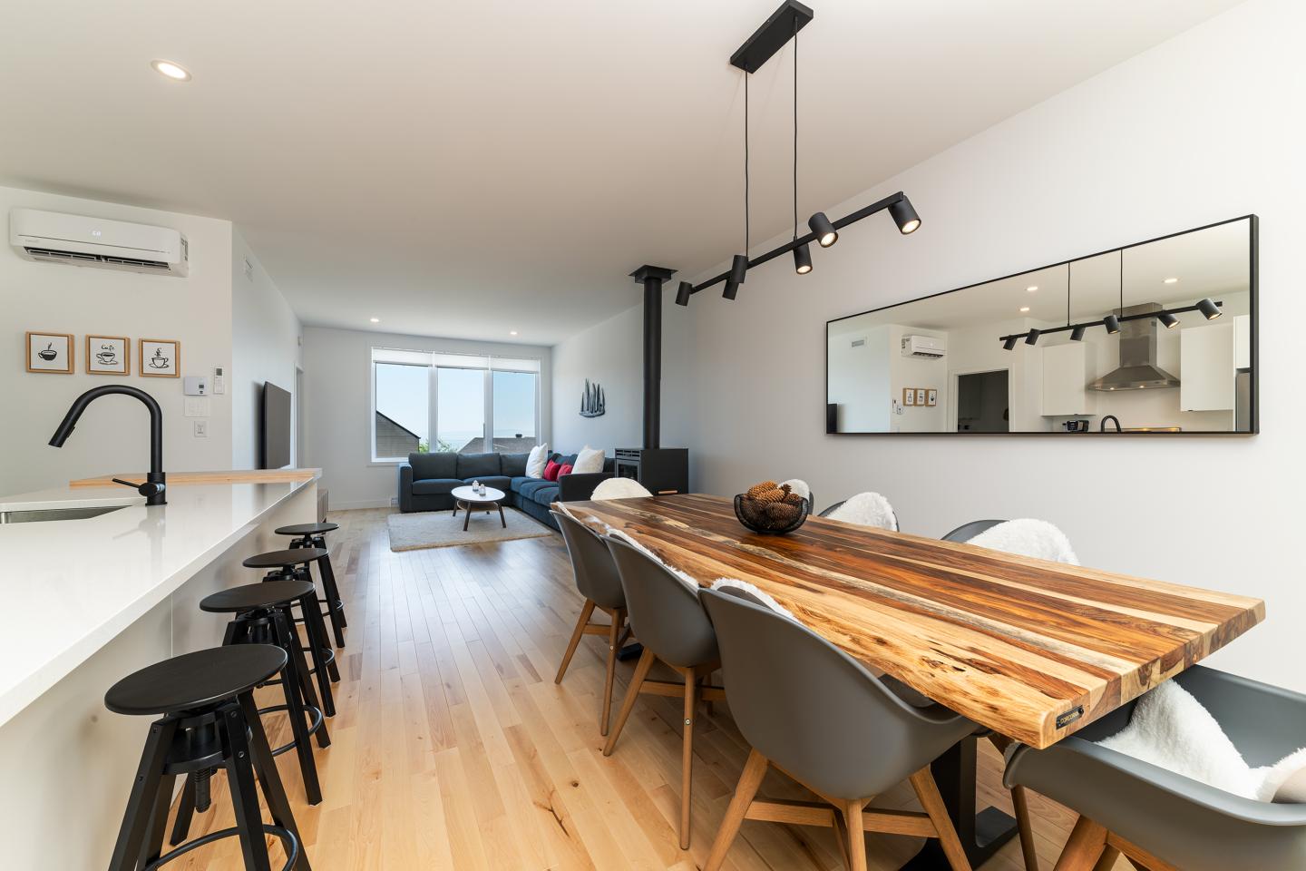 MGP 24 été - salle a manger