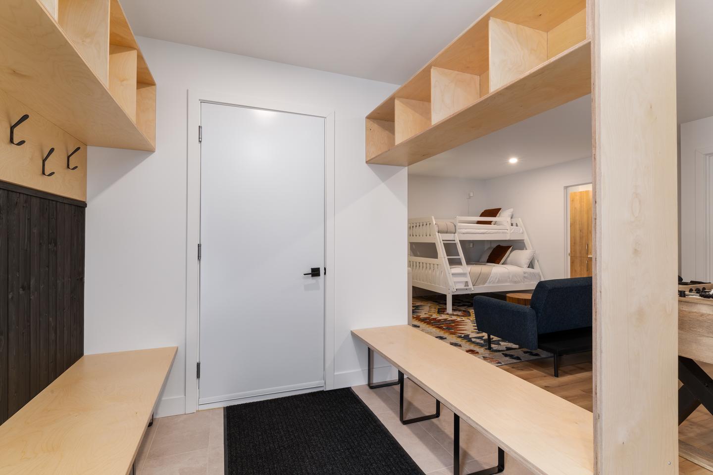 CGP10 - Vestibule mudroom 2.