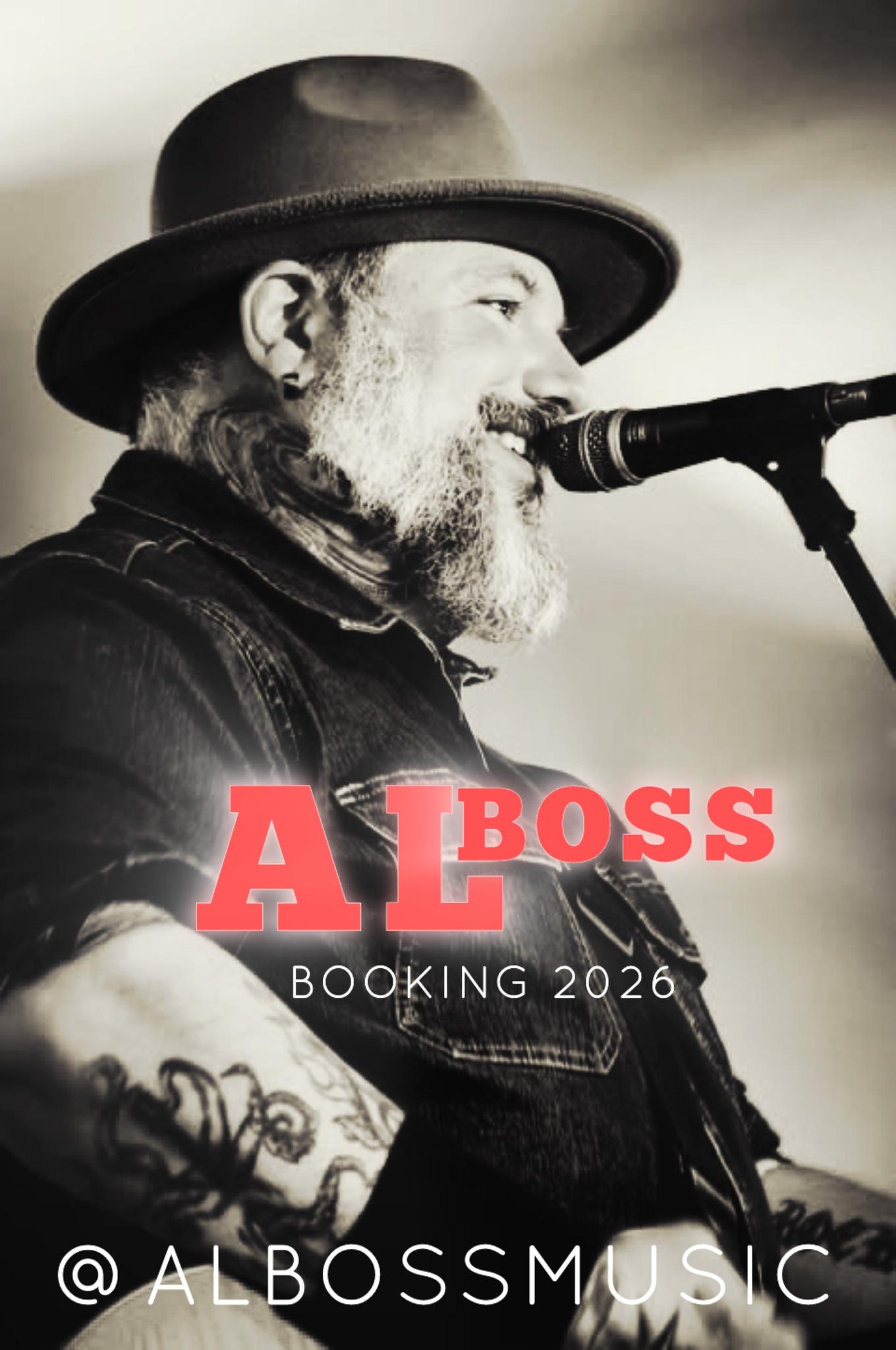 Chanteur barbu avec chapeau au micro, noir et blanc.