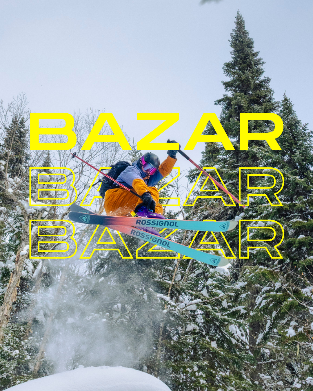 Skieur effectuant un saut dans une forêt enneigée.